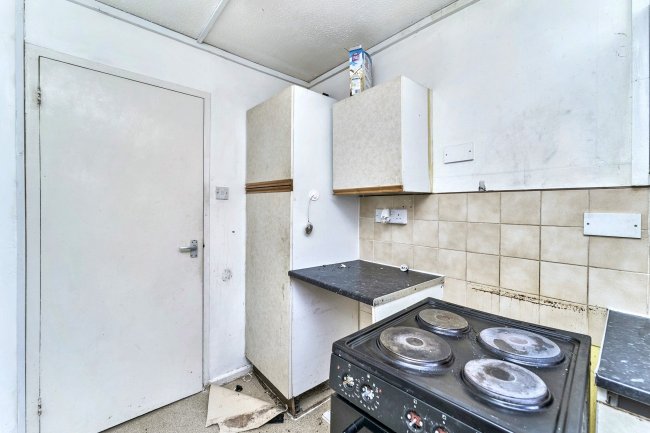 4 The Furlong, Wednesbury, West Midlands, WS10 9SU 6