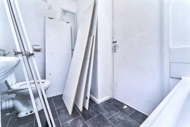 4 The Furlong, Wednesbury, West Midlands, WS10 9SU 6