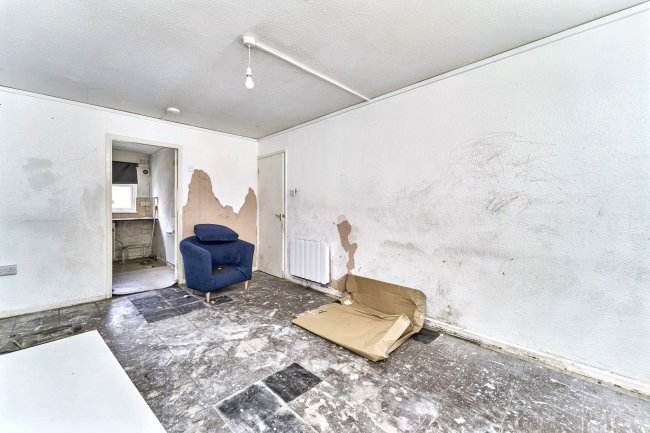 4 The Furlong, Wednesbury, West Midlands, WS10 9SU 6