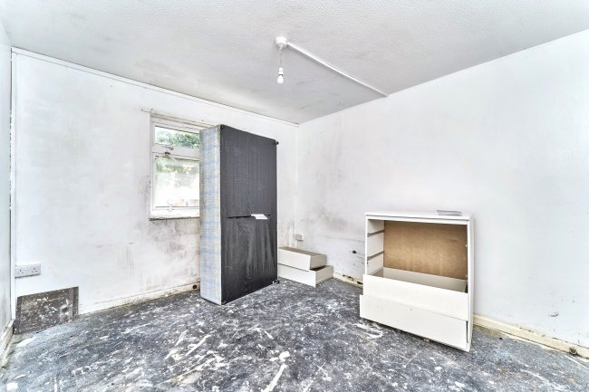 4 The Furlong, Wednesbury, West Midlands, WS10 9SU 6