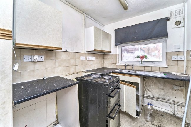 4 The Furlong, Wednesbury, West Midlands, WS10 9SU 6