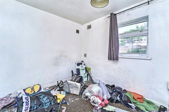 12 The Furlong, Wednesbury, West Midlands, WS10 9SU 7