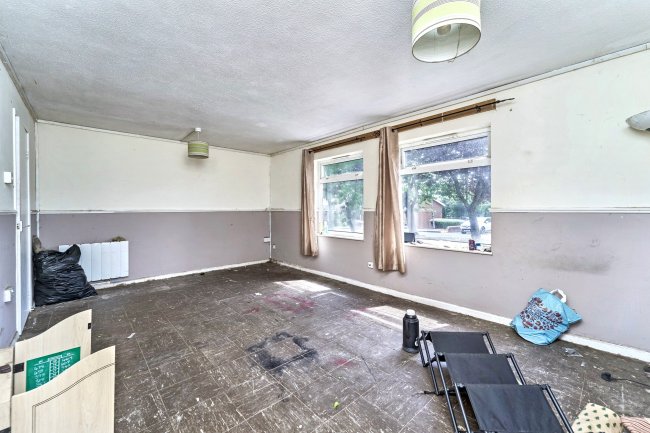 12 The Furlong, Wednesbury, West Midlands, WS10 9SU 7