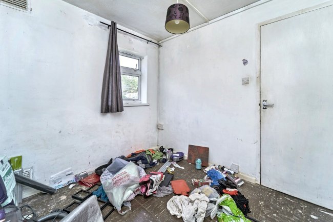 12 The Furlong, Wednesbury, West Midlands, WS10 9SU 7