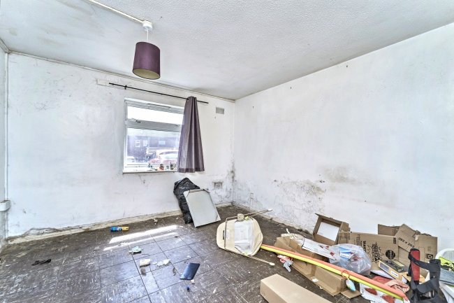 12 The Furlong, Wednesbury, West Midlands, WS10 9SU 7