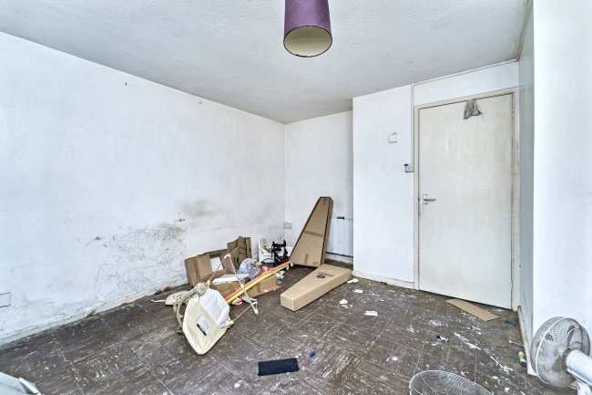 12 The Furlong, Wednesbury, West Midlands, WS10 9SU 7