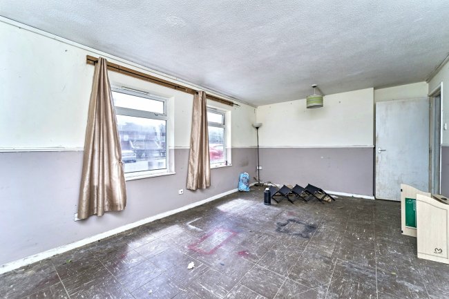 12 The Furlong, Wednesbury, West Midlands, WS10 9SU 7