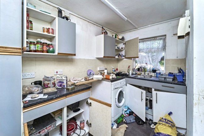 12 The Furlong, Wednesbury, West Midlands, WS10 9SU 7