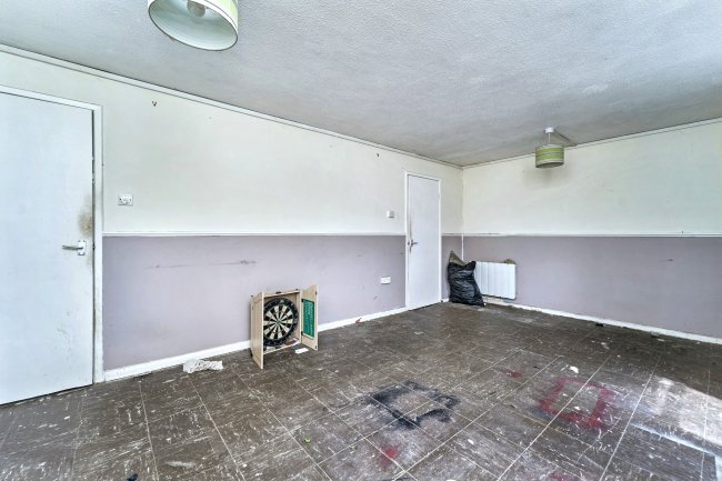 12 The Furlong, Wednesbury, West Midlands, WS10 9SU 7