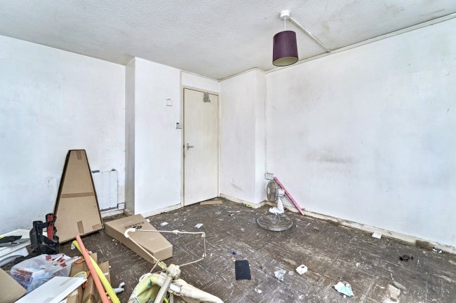 12 The Furlong, Wednesbury, West Midlands, WS10 9SU 7