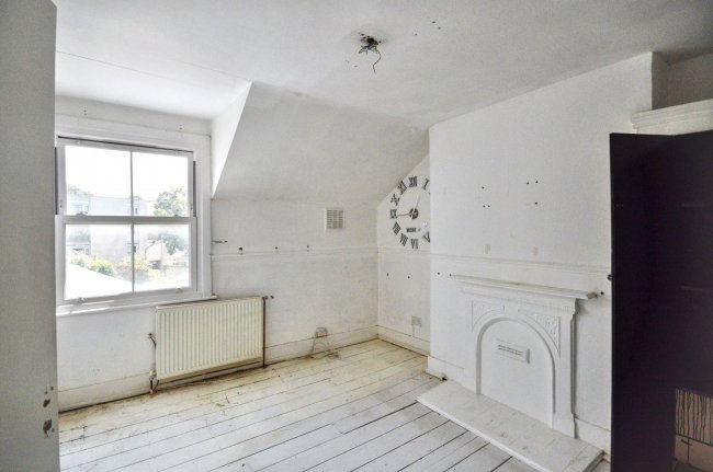 21 Garfield Road, Battersea, London SW11 5PL 2