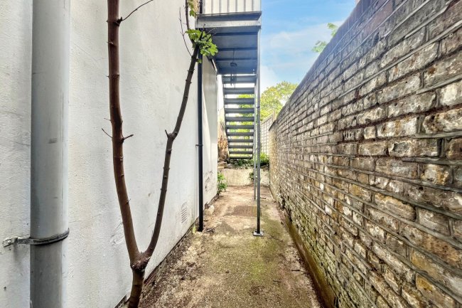 21 Garfield Road, Battersea, London SW11 5PL 2