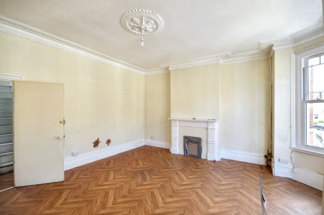 21 Garfield Road, Battersea, London SW11 5PL 2