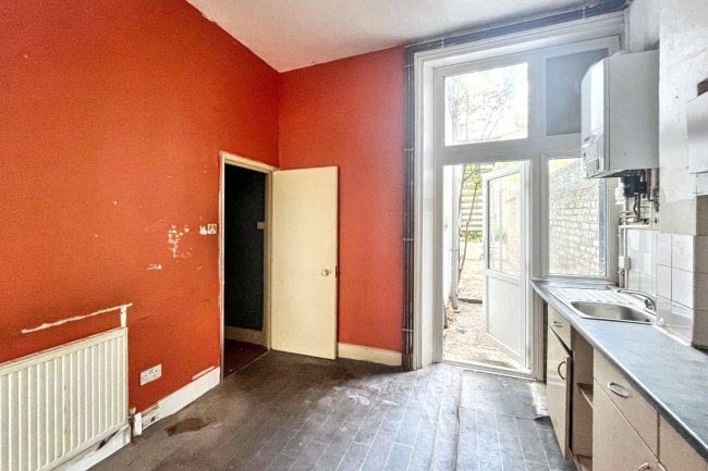 21 Garfield Road, Battersea, London SW11 5PL 2