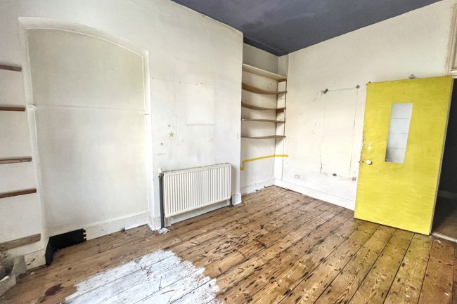 21 Garfield Road, Battersea, London SW11 5PL 2