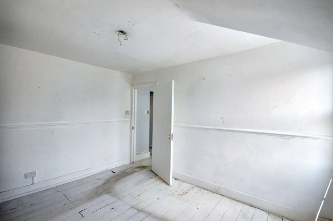 21 Garfield Road, Battersea, London SW11 5PL 2