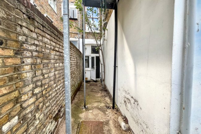 21 Garfield Road, Battersea, London SW11 5PL 2