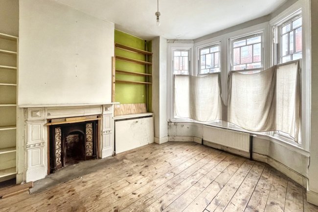 21 Garfield Road, Battersea, London SW11 5PL 2