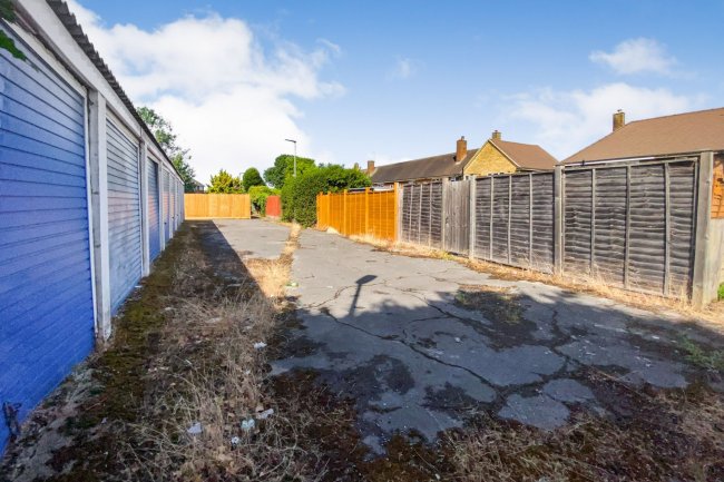 Garages at Albermarle Avenue, Cheshunt, Waltham Cross, Enfield EN8 0EY 5