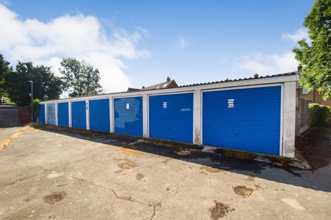 Garages at Albermarle Avenue, Cheshunt, Waltham Cross, Enfield EN8 0EY 5