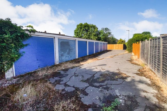 Garages at Albermarle Avenue, Cheshunt, Waltham Cross, Enfield EN8 0EY 5