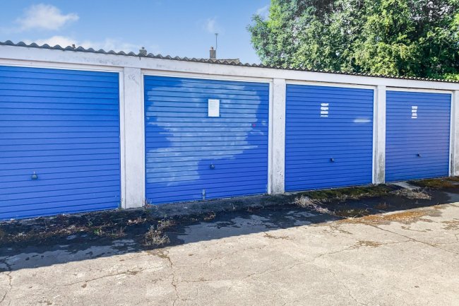Garages at Albermarle Avenue, Cheshunt, Waltham Cross, Enfield EN8 0EY 5