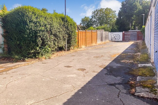 Garages at Albermarle Avenue, Cheshunt, Waltham Cross, Enfield EN8 0EY 5