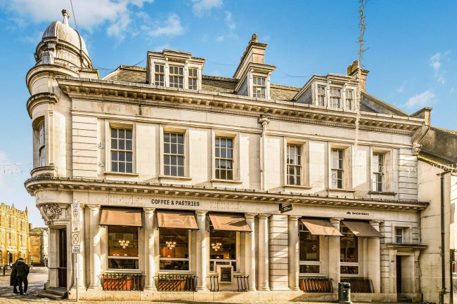 2 Market Place, Cirencester, GL7 2NS 9