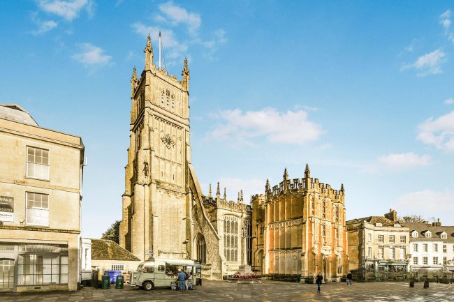 2 Market Place, Cirencester, GL7 2NS 9