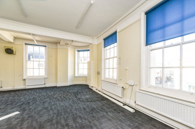 2 Market Place, Cirencester, GL7 2NS 9