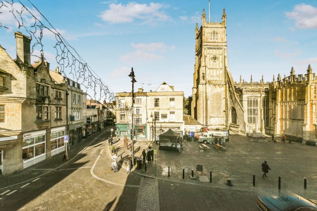 2 Market Place, Cirencester, GL7 2NS 9