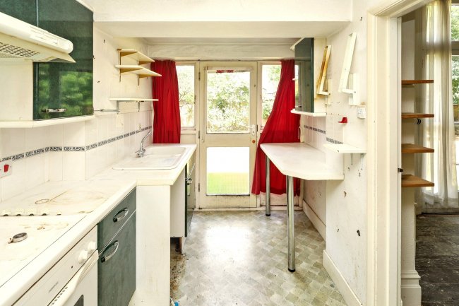 Flat 6, Lee Court, 39 - 41 Queen Anne Place, Enfield, EN1 2PS 9