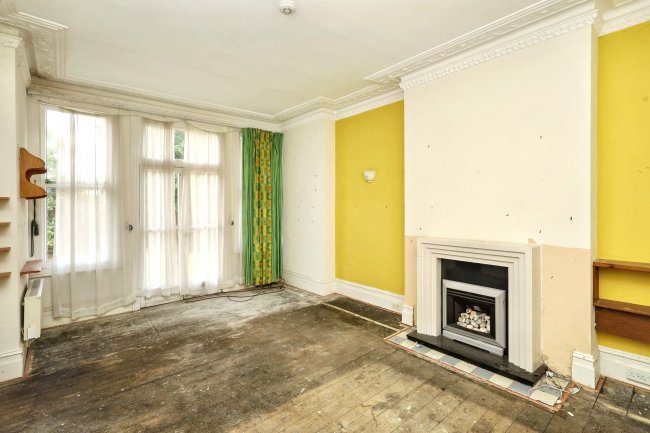 Flat 6, Lee Court, 39 - 41 Queen Anne Place, Enfield, EN1 2PS 9