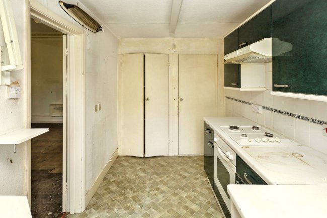 Flat 6, Lee Court, 39 - 41 Queen Anne Place, Enfield, EN1 2PS 9