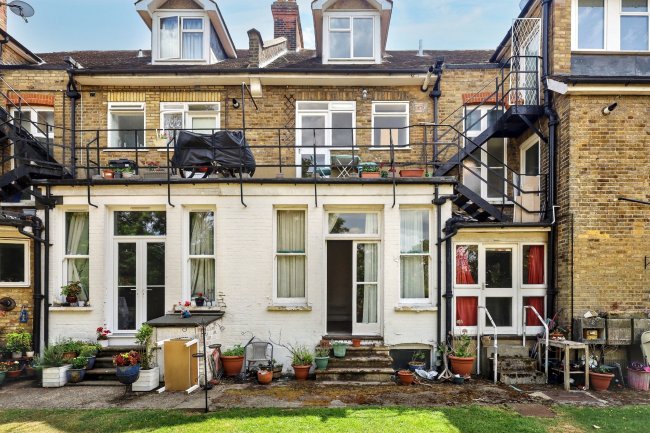 Flat 6, Lee Court, 39 - 41 Queen Anne Place, Enfield, EN1 2PS 9