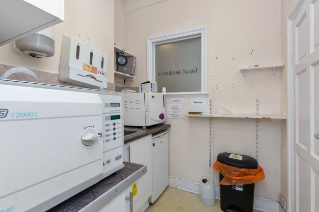 44 Kilburn High Rd, Kilburn, London, NW6 4HJ 8