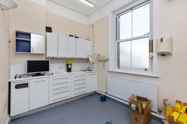 44 Kilburn High Rd, Kilburn, London, NW6 4HJ 8