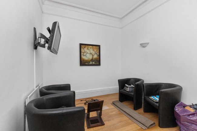 44 Kilburn High Rd, Kilburn, London, NW6 4HJ 8
