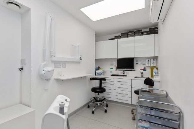 46 Kilburn High Rd, Kilburn, London, NW6 4HJ 9