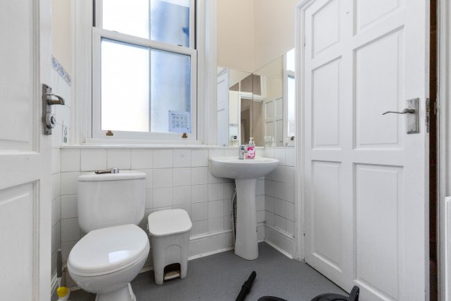 44 Kilburn High Rd, Kilburn, London, NW6 4HJ 8