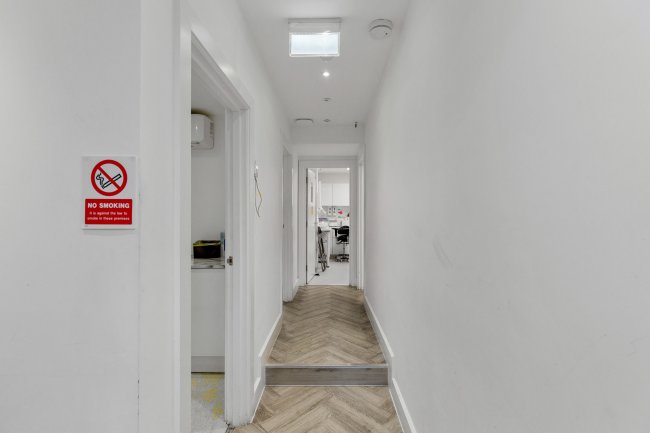 46 Kilburn High Rd, Kilburn, London, NW6 4HJ 9