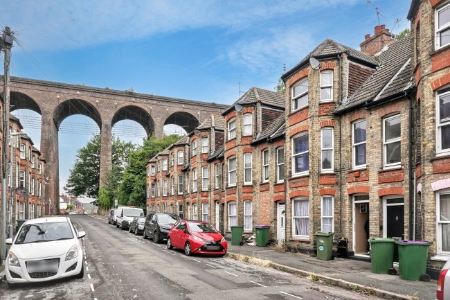 38 Bradstone Road, Folkstone CT20 1HW 6