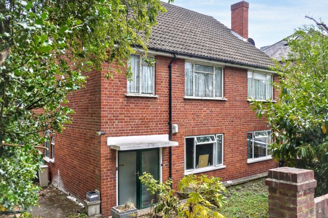 82a Thurlow Park Road, London, SE21 8HY 7