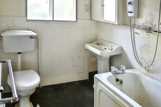 82a Thurlow Park Road, London, SE21 8HY 7