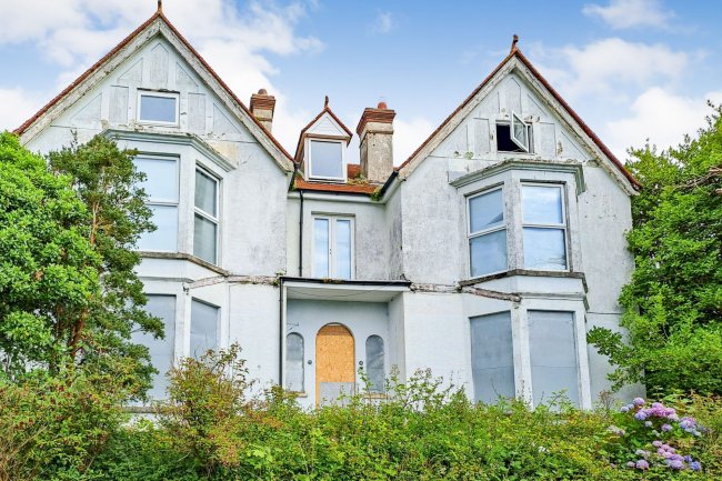 The Gables, 14 Church Hill, Helston, Cornwall TR13 8NW 2