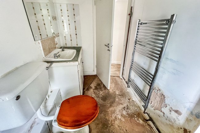 Flat 1 Springfield House, Church Lane, Box, Corsham, Wiltshire, SN13 8NW 2