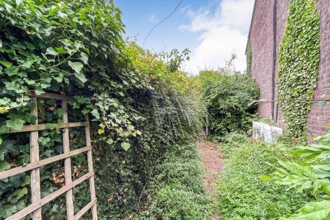 Land adjacent to 30 Panters, Hextable, Swanley, BR8 7RW 3