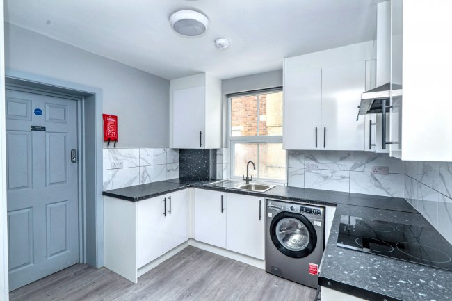 4 Kings Road, Fleet, Hampshire, GU51 3AD 4