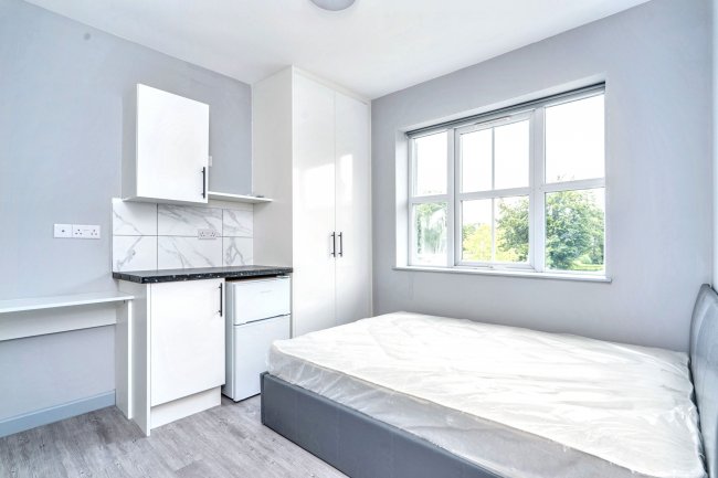 4 Kings Road, Fleet, Hampshire, GU51 3AD 4