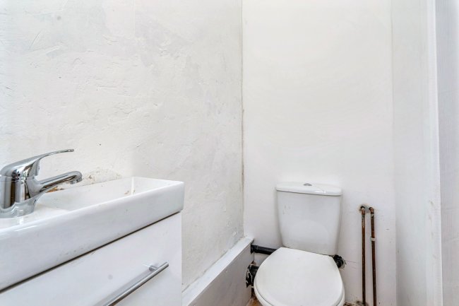 4 Kings Road, Fleet, Hampshire, GU51 3AD 4